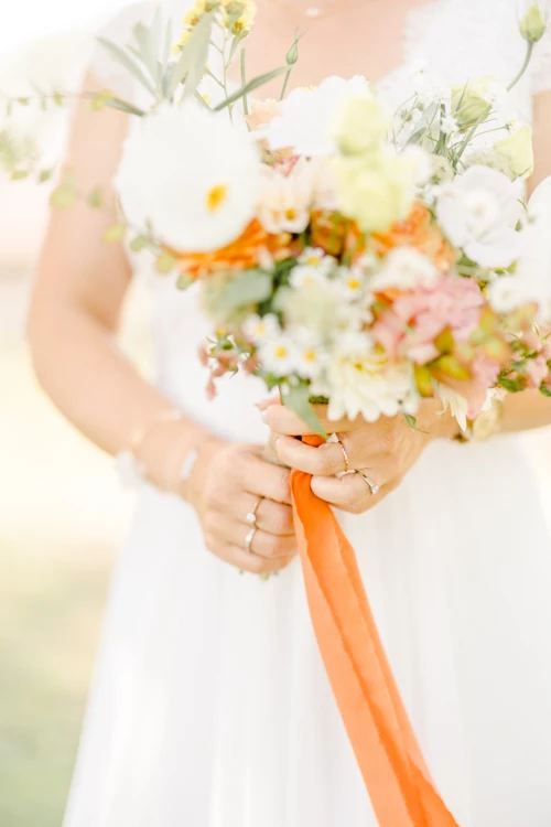 orange jaune pétale rose composition florale
